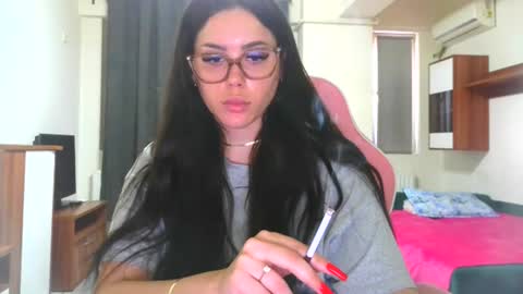 prettyjulliette online show from June 27, 3:50 pm