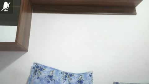 prettyjulliette online show from July 9, 4:44 pm
