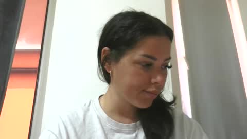 prettyjulliette online show from August 4, 11:35 am