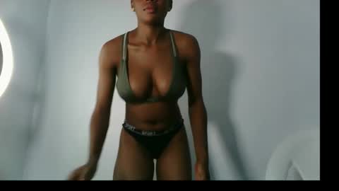 Snapshot of prettylove5 chatting on October 9, 2:59 pm evelyn online show from October 9, 2:59 pm