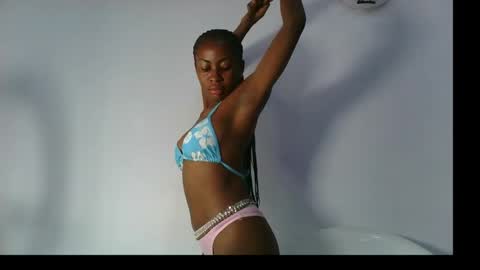 Snapshot of prettylove5 chatting on October 13, 8:58 am evelyn online show from October 13, 8:58 am