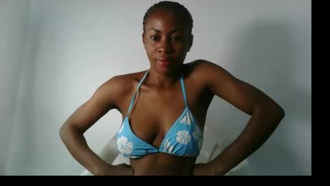 Snapshot of prettylove5 chatting on October 14, 8:48 am evelyn online show from October 14, 8:48 am