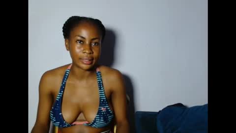 Snapshot of prettylove5 chatting on December 1, 6:57 pm evelyn online show from December 1, 6:57 pm