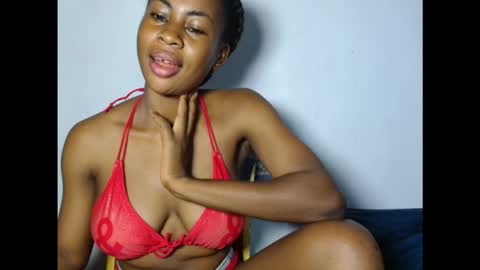 Snapshot of prettylove5 chatting on December 2, 7:03 am evelyn online show from December 2, 7:03 am