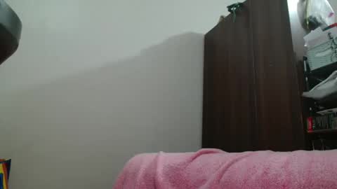 Snapshot of prettyme28 chatting on March 18, 8:17 am prettyme28 online show from March 18, 8:17 am