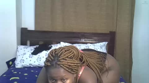 prettymel_ online show from March 5, 9:48 pm