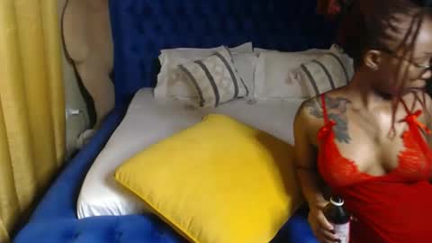 Snapshot of prettyquee chatting on April 17, 9:56 am sasha online show from April 17, 9:56 am