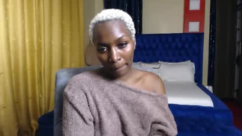Snapshot of prettyquee chatting on April 29, 9:32 pm sasha online show from April 29, 9:32 pm