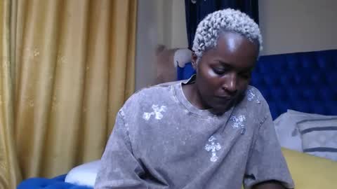 Snapshot of prettyquee chatting on May 7, 11:15 am sasha online show from May 7, 11:15 am