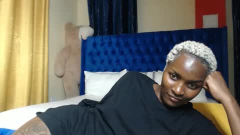 Snapshot of prettyquee chatting on May 9, 4:01 pm sasha online show from May 9, 4:01 pm