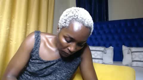 Snapshot of prettyquee chatting on May 13, 9:39 am sasha online show from May 13, 9:39 am