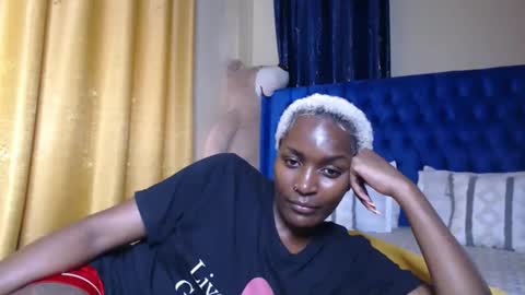 Snapshot of prettyquee chatting on May 19, 12:55 pm sasha online show from May 19, 12:55 pm