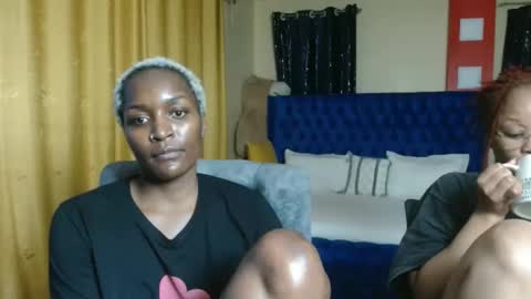 Snapshot of prettyquee chatting on June 9, 6:52 pm sasha online show from June 9, 6:52 pm