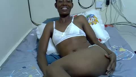 Snapshot of prettyqueen24 chatting on November 17, 4:24 pm Pretty Queen online show from November 17, 4:24 pm