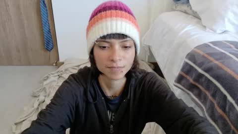 Snapshot of prettyrare chatting on January 17, 5:49 pm Juli online show from January 17, 5:49 pm