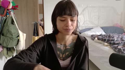 Snapshot of prettyrare chatting on February 1, 6:50 pm Juli online show from February 1, 6:50 pm