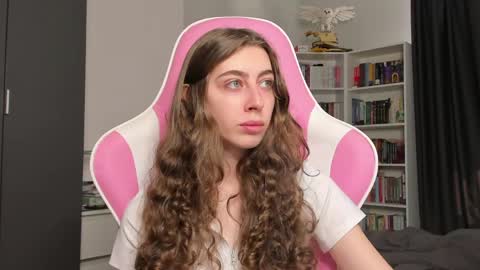 Snapshot of prettysomething chatting on June 5, 6:42 am Sophie next stream will be at Monday i will wait you guys online show from June 5, 6:42 am