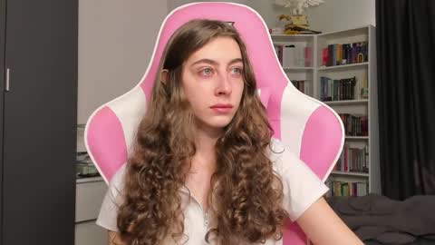 Snapshot of prettysomething chatting on June 5, 6:52 am Sophie next stream will be at Monday i will wait you guys online show from June 5, 6:52 am