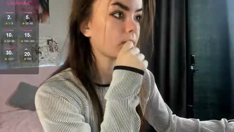 Snapshot of prettyyy_kitty chatting on December 1, 1:32 am Kitty online show from December 1, 1:32 am