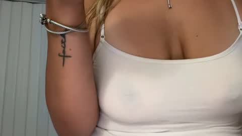 prettyyykittyyy22 online show from April 28, 4:28 am