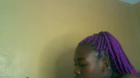 prettyzuzu online show from November 28, 8:06 am