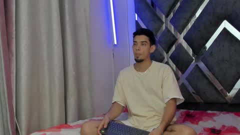 prince_arthur77 online show from December 23, 1:13 pm