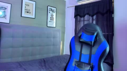 Snapshot of prince_arthur77 chatting on April 12, 2:00 pm prince_arthur77 online show from April 12, 2:00 pm
