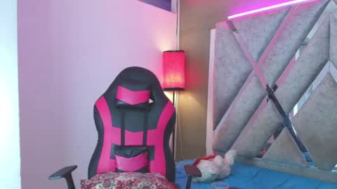 Snapshot of prince_arthur77 chatting on April 16, 1:01 pm prince_arthur77 online show from April 16, 1:01 pm