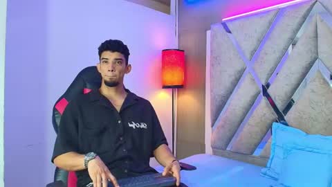 Snapshot of prince_arthur77 chatting on June 12, 1:32 pm prince_arthur77 online show from June 12, 1:32 pm