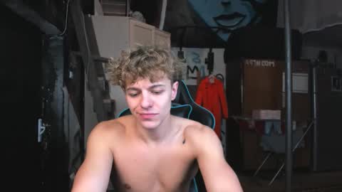 Snapshot of prince_nik chatting on December 5, 11:08 am prince online show from December 5, 11:08 am