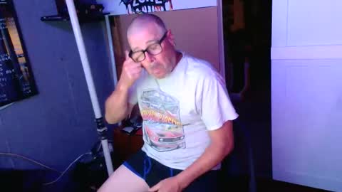 Snapshot of princepeircing chatting on June 6, 5:01 am Princepiercing online show from June 6, 5:01 am