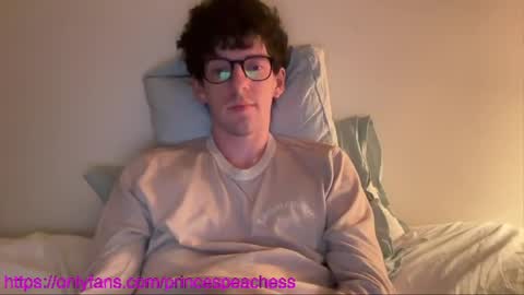 Snapshot of princespeaches chatting on April 26, 12:30 am Peaches online show from April 26, 12:30 am