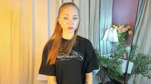 Snapshot of princess_li1y chatting on July 22, 1:08 am Lily online show from July 22, 1:08 am