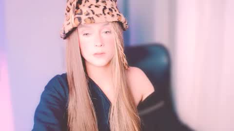 Snapshot of princess_peaach chatting on October 26, 2:06 am ArianaJoliiee online show from October 26, 2:06 am