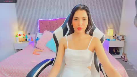 princess_skinny18 online show from June 20, 9:17 pm