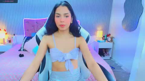 princess_skinny18 online show from June 22, 9:23 pm