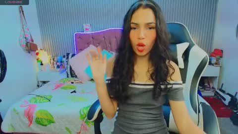 princess_skinny18 online show from July 1, 10:20 pm