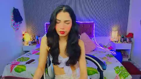 princess_skinny18 online show from July 9, 7:40 pm
