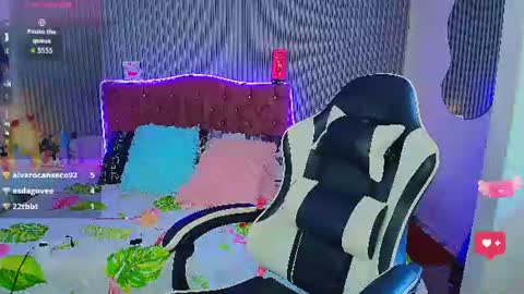 princess_skinny18 online show from July 17, 8:03 pm
