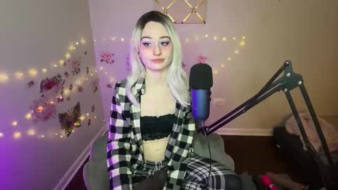 Snapshot of princessstarrxxx chatting on February 8, 12:47 am Starr online show from February 8, 12:47 am