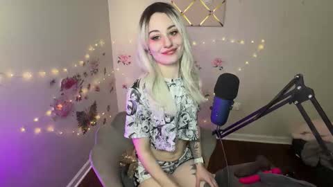 Snapshot of princessstarrxxx chatting on February 10, 10:03 pm Starr online show from February 10, 10:03 pm