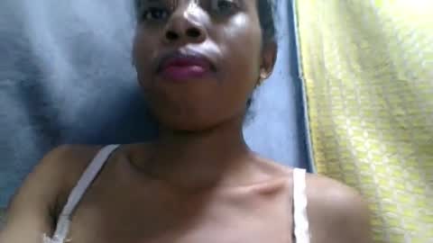 Snapshot of prisca880319 chatting on April 16, 4:02 am prisca880319 online show from April 16, 4:02 am