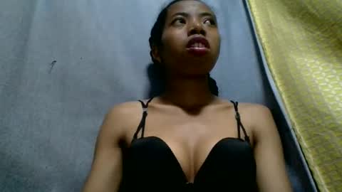 Snapshot of prisca880319 chatting on April 30, 8:09 am prisca880319 online show from April 30, 8:09 am