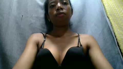 Snapshot of prisca880319 chatting on May 3, 3:01 am prisca880319 online show from May 3, 3:01 am