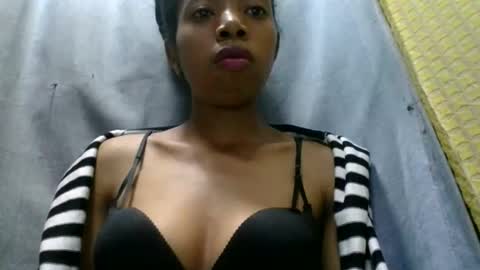 Snapshot of prisca880319 chatting on May 16, 5:26 am prisca880319 online show from May 16, 5:26 am