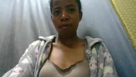Snapshot of prisca880319 chatting on May 30, 8:00 am prisca880319 online show from May 30, 8:00 am