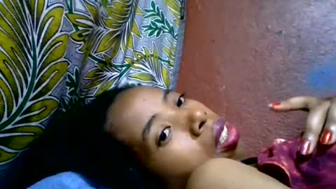 Snapshot of prisca880319 chatting on June 14, 7:21 am prisca880319 online show from June 14, 7:21 am