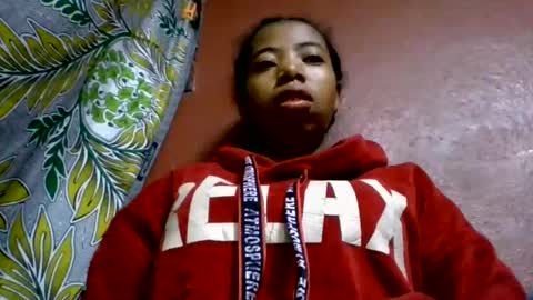 Snapshot of prisca880319 chatting on June 18, 3:51 am prisca880319 online show from June 18, 3:51 am