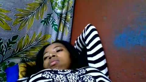 Snapshot of prisca880319 chatting on June 18, 3:38 pm prisca880319 online show from June 18, 3:38 pm