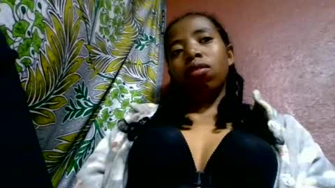 Snapshot of prisca880319 chatting on June 29, 10:15 am prisca880319 online show from June 29, 10:15 am